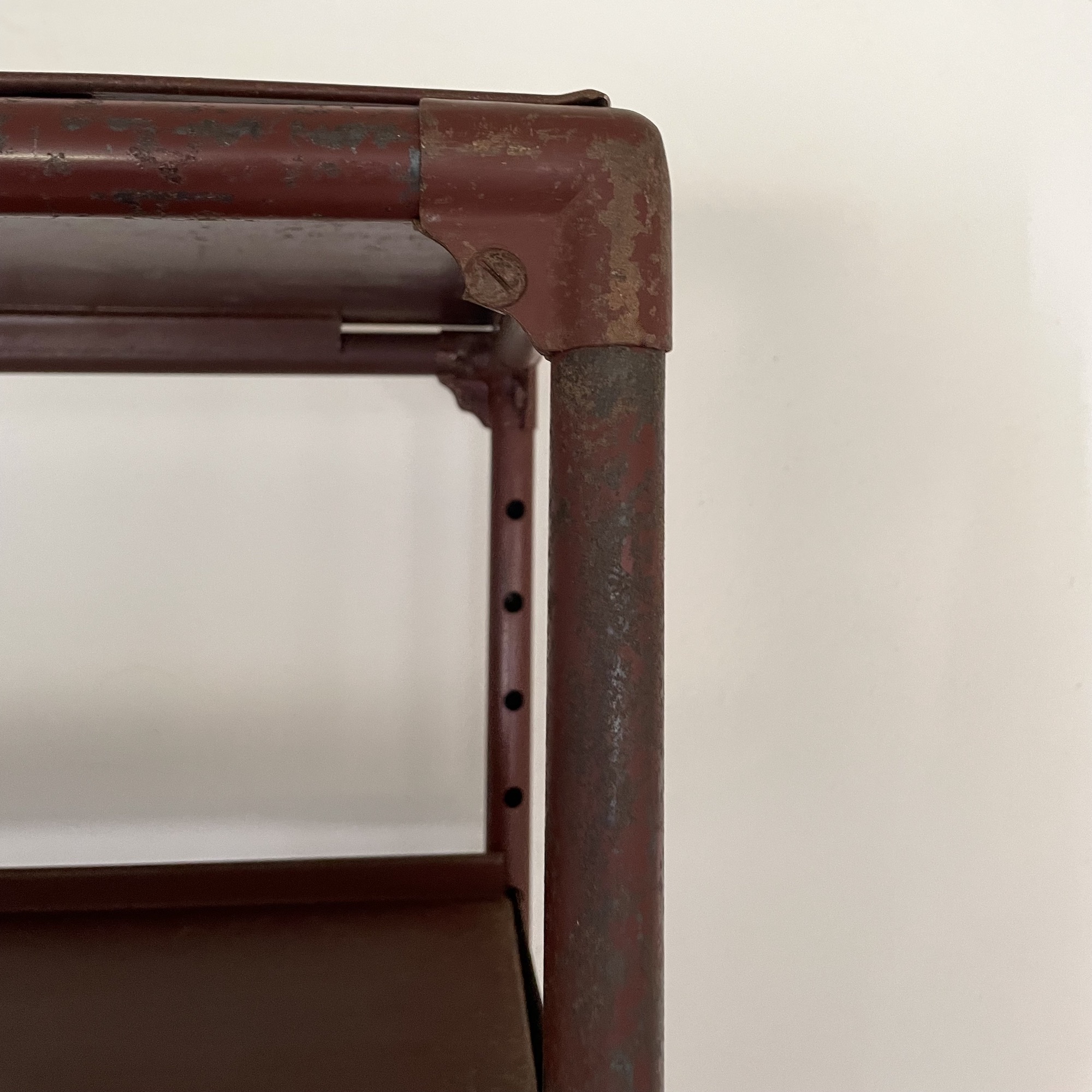 Étagere_industrielle_acier_rouge_strafor_modulable_patiné_maison_liedekerke_lk_9