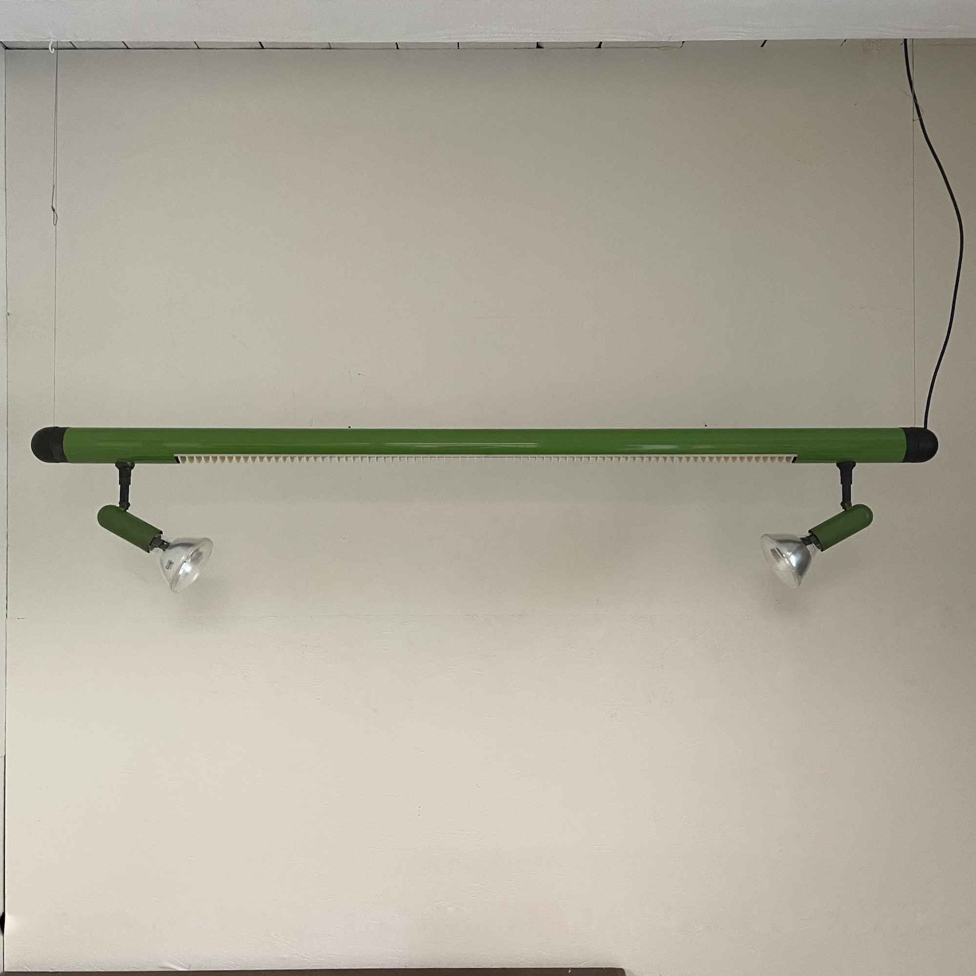 Suspension_Néon_Spots_orientable_Lita_France_vert_Aluminium_Ailettes_Maison_liedekerke_LK_1