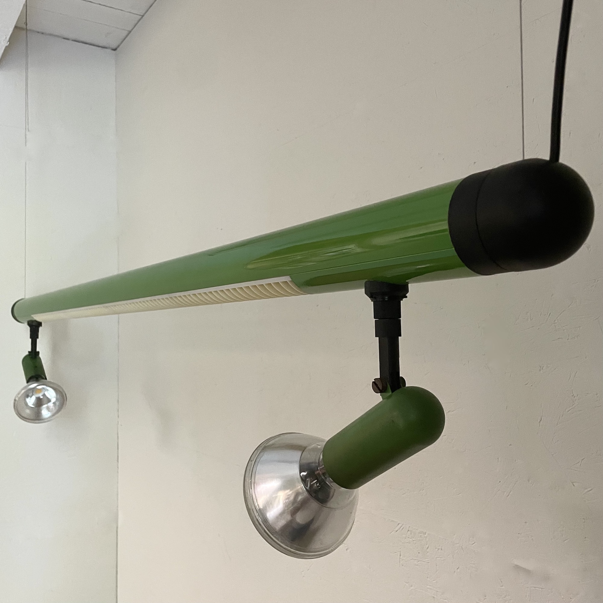 Suspension_Néon_Spots_orientable_Lita_France_vert_Aluminium_Ailettes_Maison_liedekerke_LK_5
