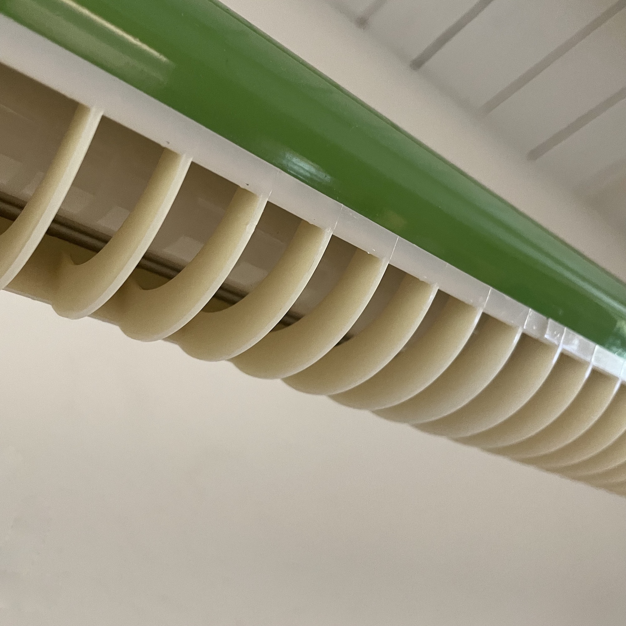 Suspension_Néon_Spots_orientable_Lita_France_vert_Aluminium_Ailettes_Maison_liedekerke_LK_7