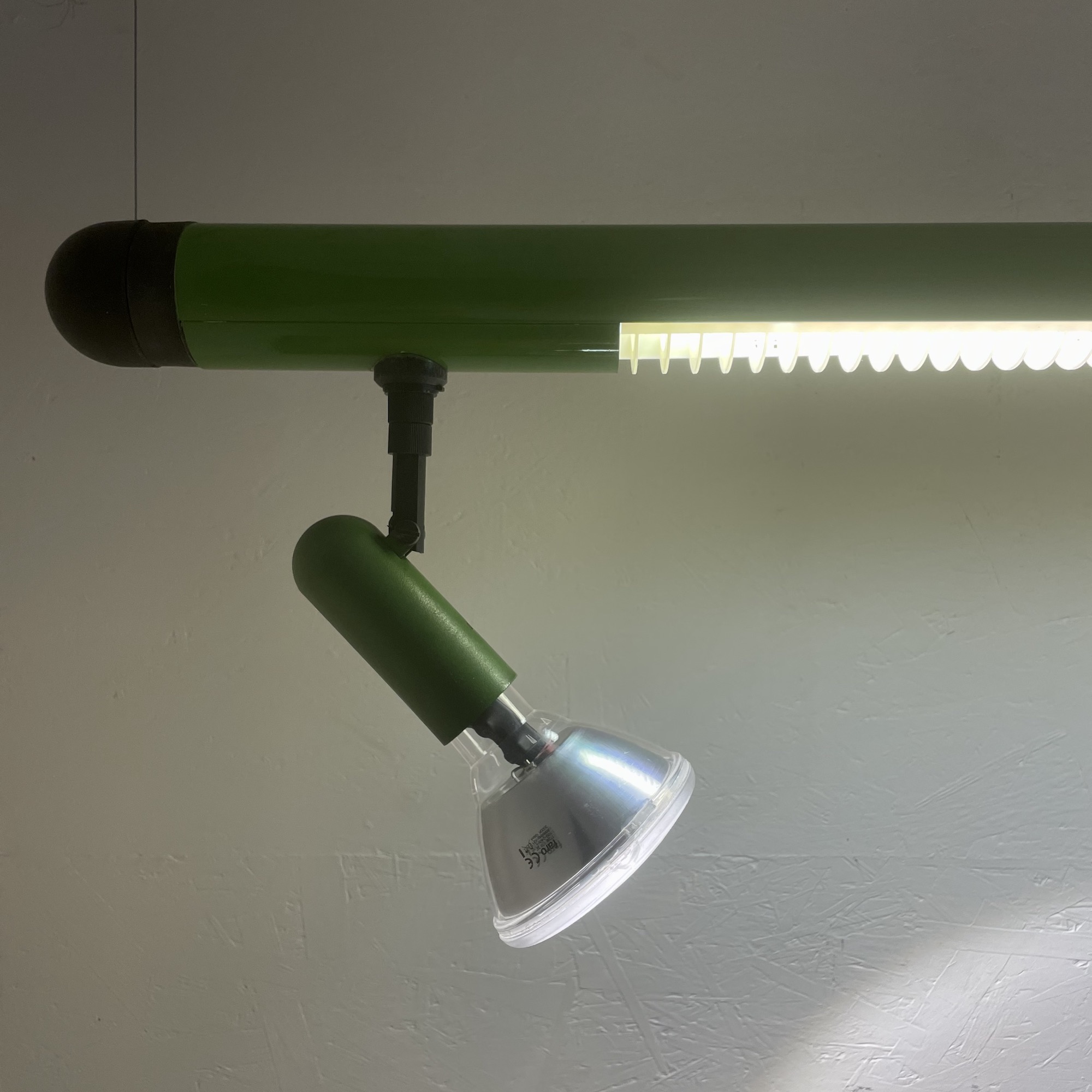 Suspension_Néon_Spots_orientable_Lita_France_vert_Aluminium_Ailettes_Maison_liedekerke_LK_9