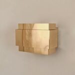 applique_cubique_laiton_poli_wabbes_maison_liedekerke_LK