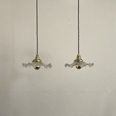 suspensions_paire_verre_sable_crepe_laiton_boheme_typhany_torsade_noir_maison_liedekerke_LK