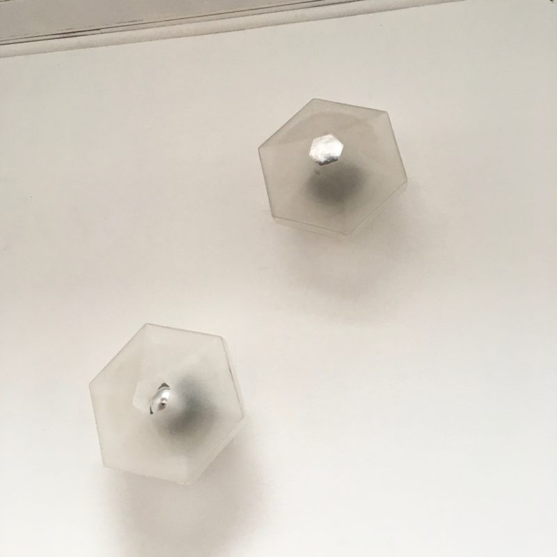 Applique hexago fleur verre sablé paire éteinte_Maison_Liedekerke_maison-lk