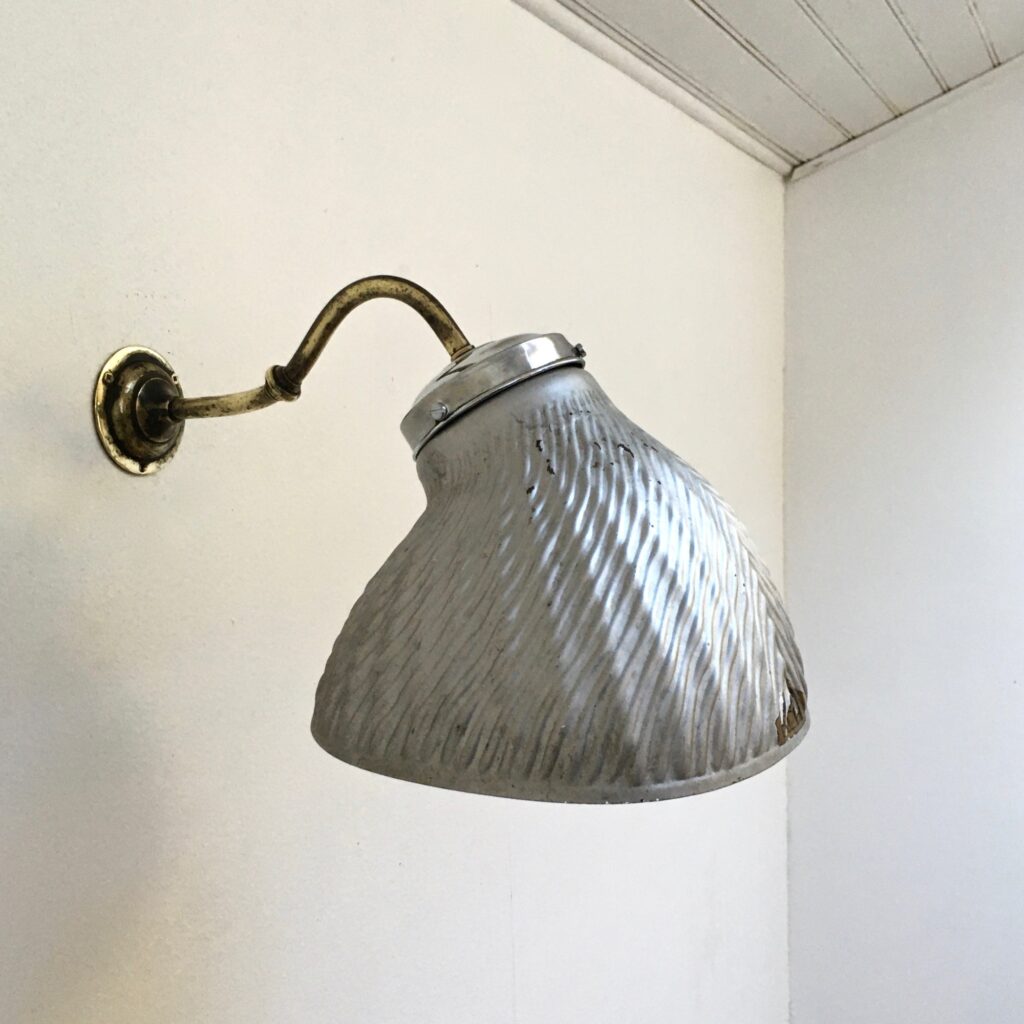 Applique-HELIORAY-vue-profil_Maison_Liedekerke_maison-lk.jpg