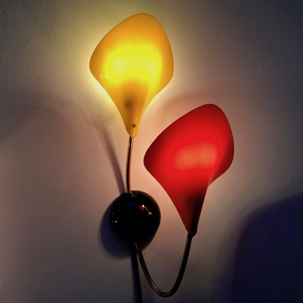 Applique-POP-orangejaune-allumee_Maison_Liedekerke_maison-lk.jpg