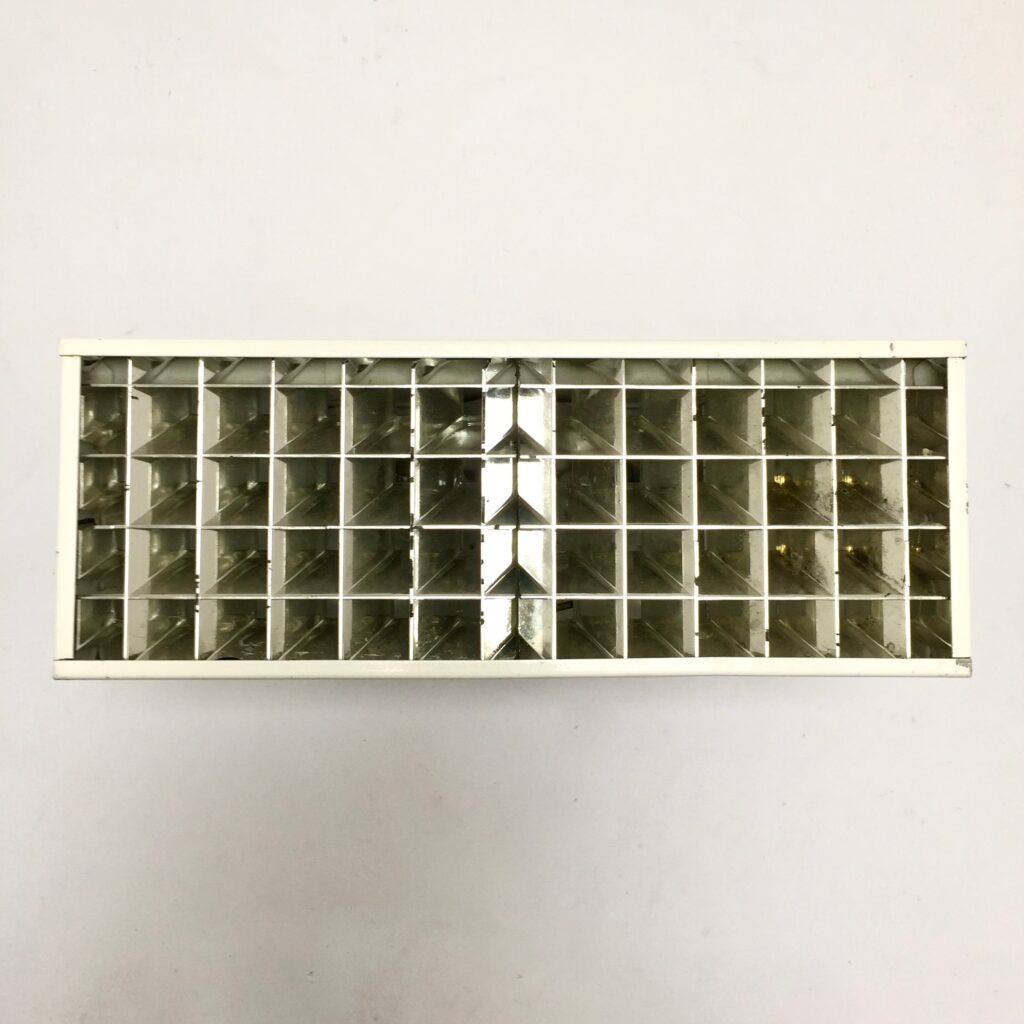 Applique-RAAK-double-triangulaire_Maison_Liedekerke_Lk_1.jpg