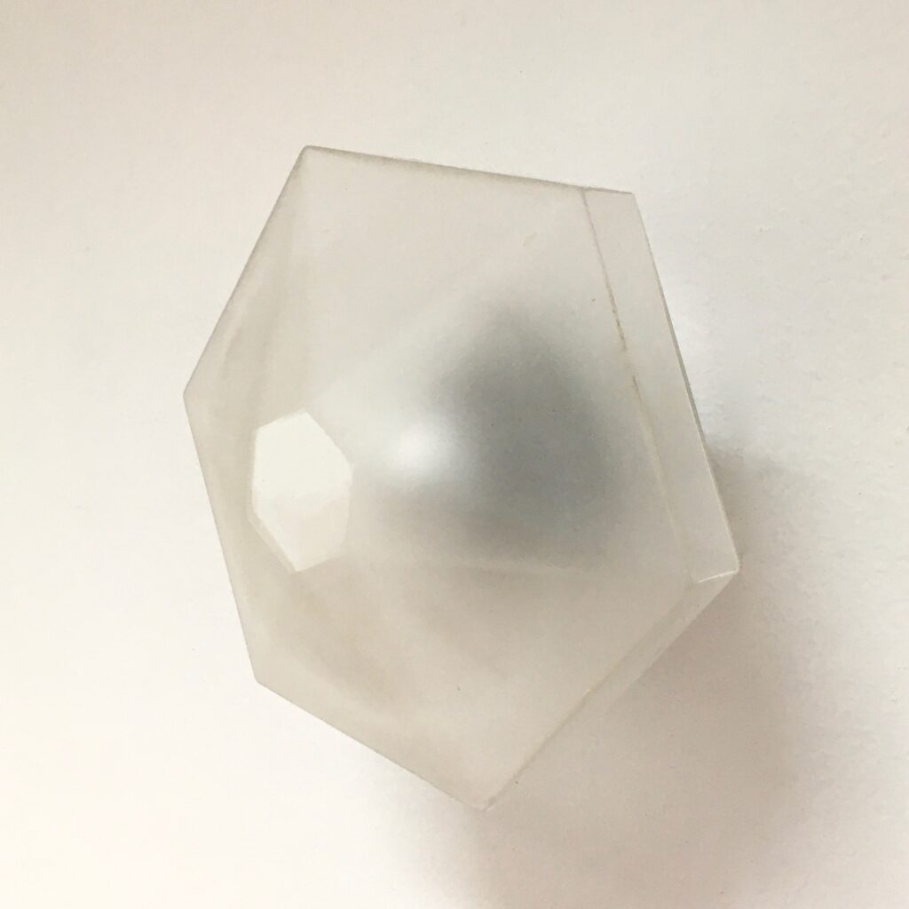 Applique-hexago-fleur-verre-sable-34-eteinte_Maison_Liedekerke_maison-lk.jpeg