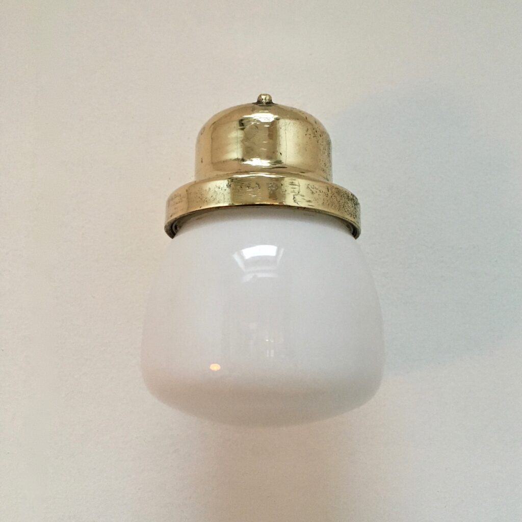 Applique-opaline-coudee_Maison_Liedekerke_maison-lk-4.jpeg
