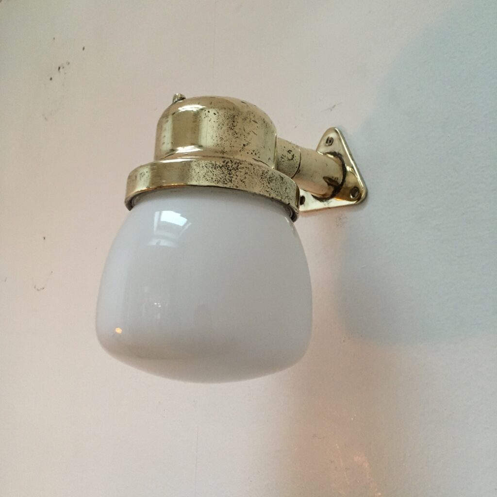 Applique-opaline-coudee_Maison_Liedekerke_maison-lk-5.jpeg