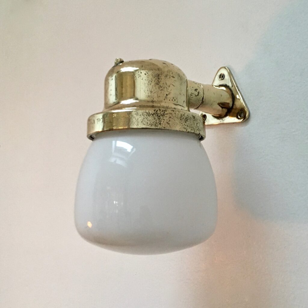 Applique-opaline-coudee_Maison_Liedekerke_maison-lk-6.jpeg