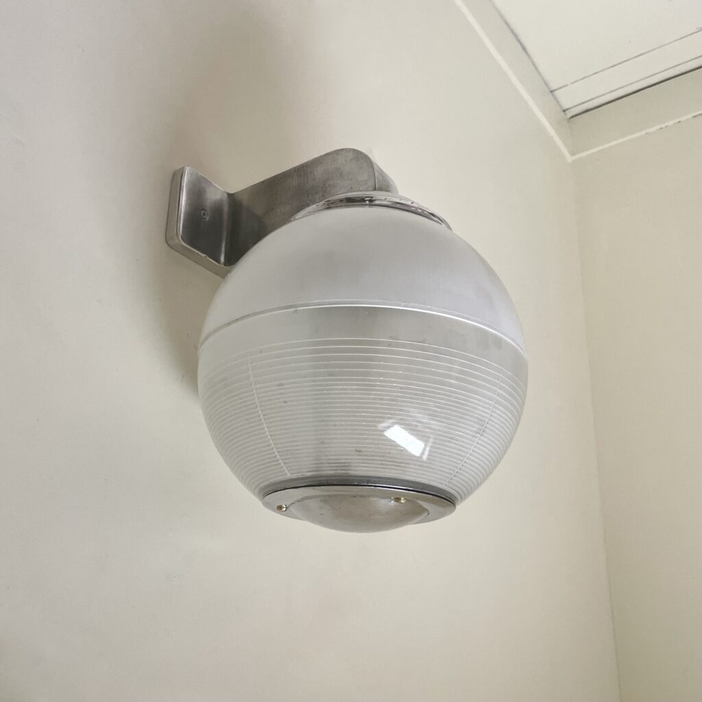 Applique_Holophane_boule_spherique_Maison_liedekerke_LK_1.jpeg