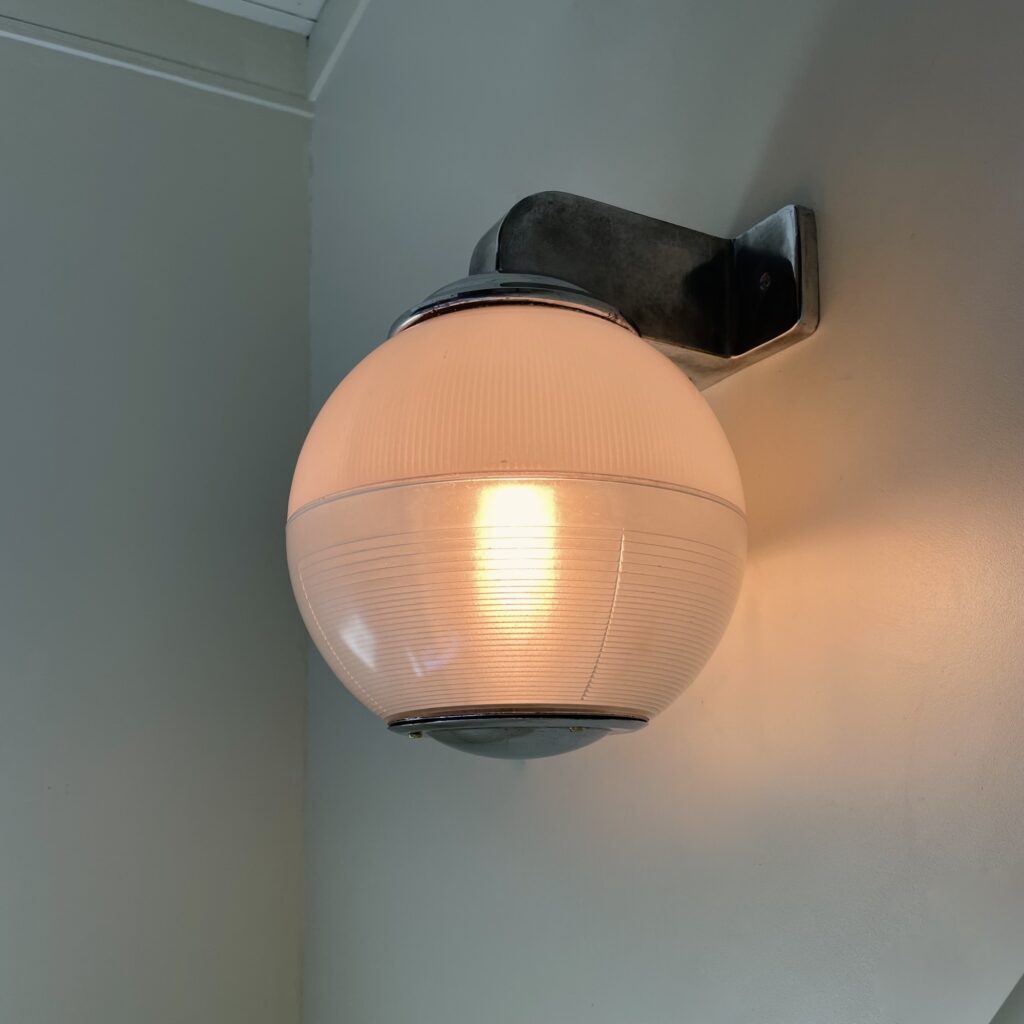 Applique_Holophane_boule_spherique_Maison_liedekerke_LK_6.jpeg