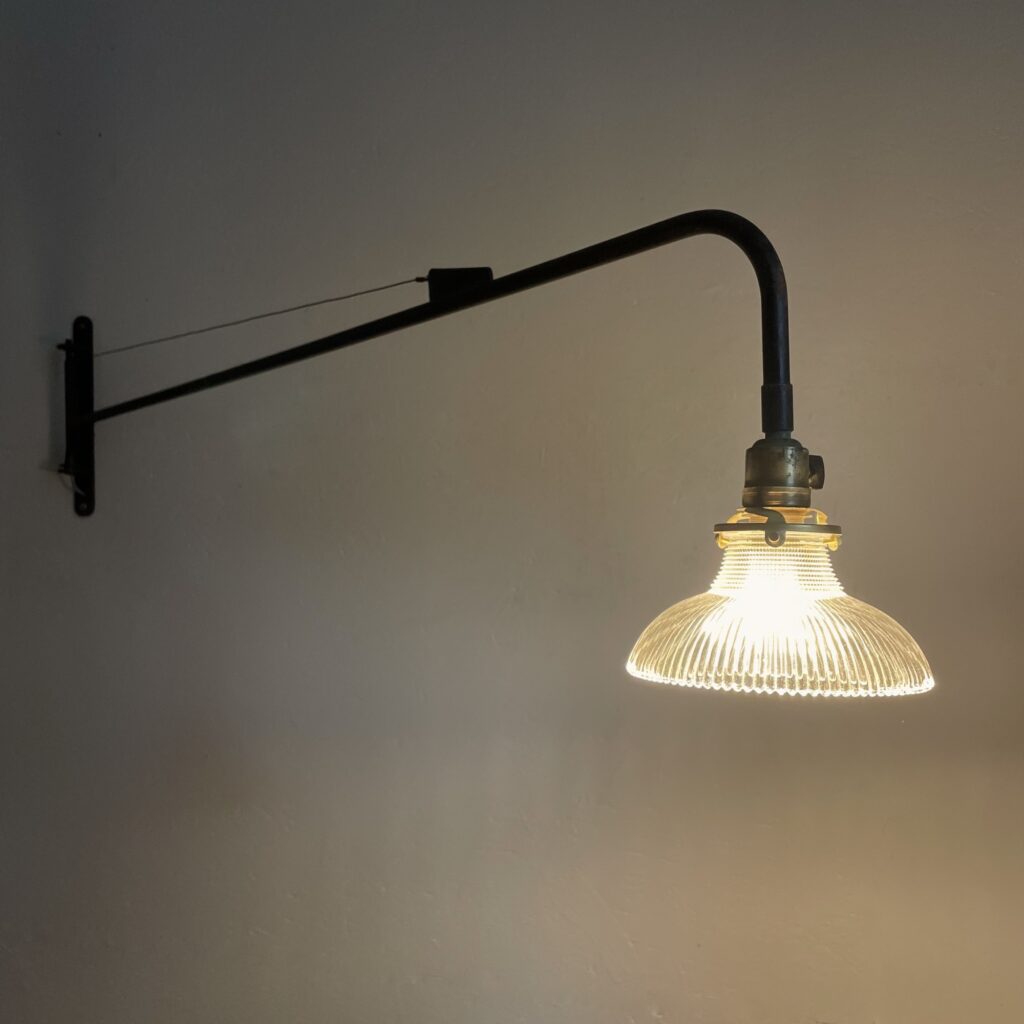Applique_potence_design_industriel_jean_prouve_maison_liedekerke_LK_9.jpeg