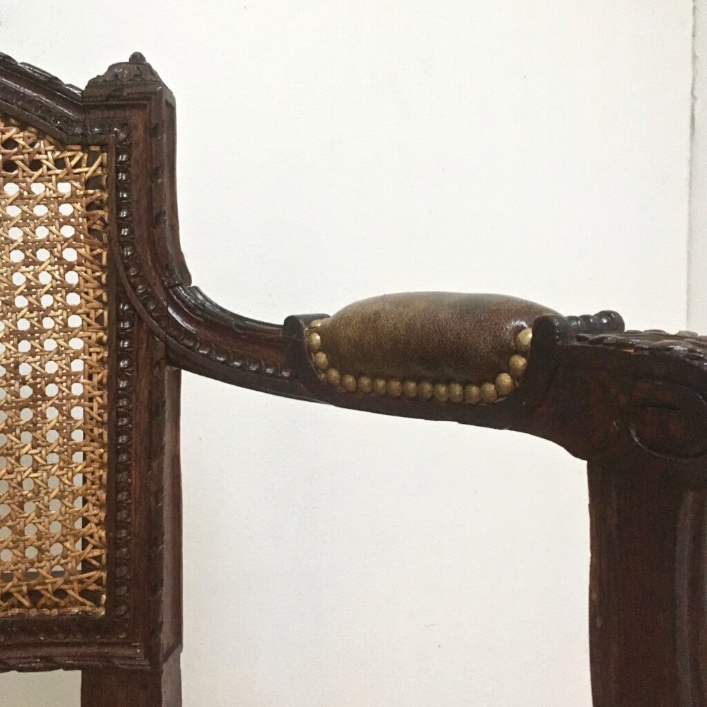 Banquette_Louis-XVI_Maison_LIedekerke_maison-lk.com-2.jpg