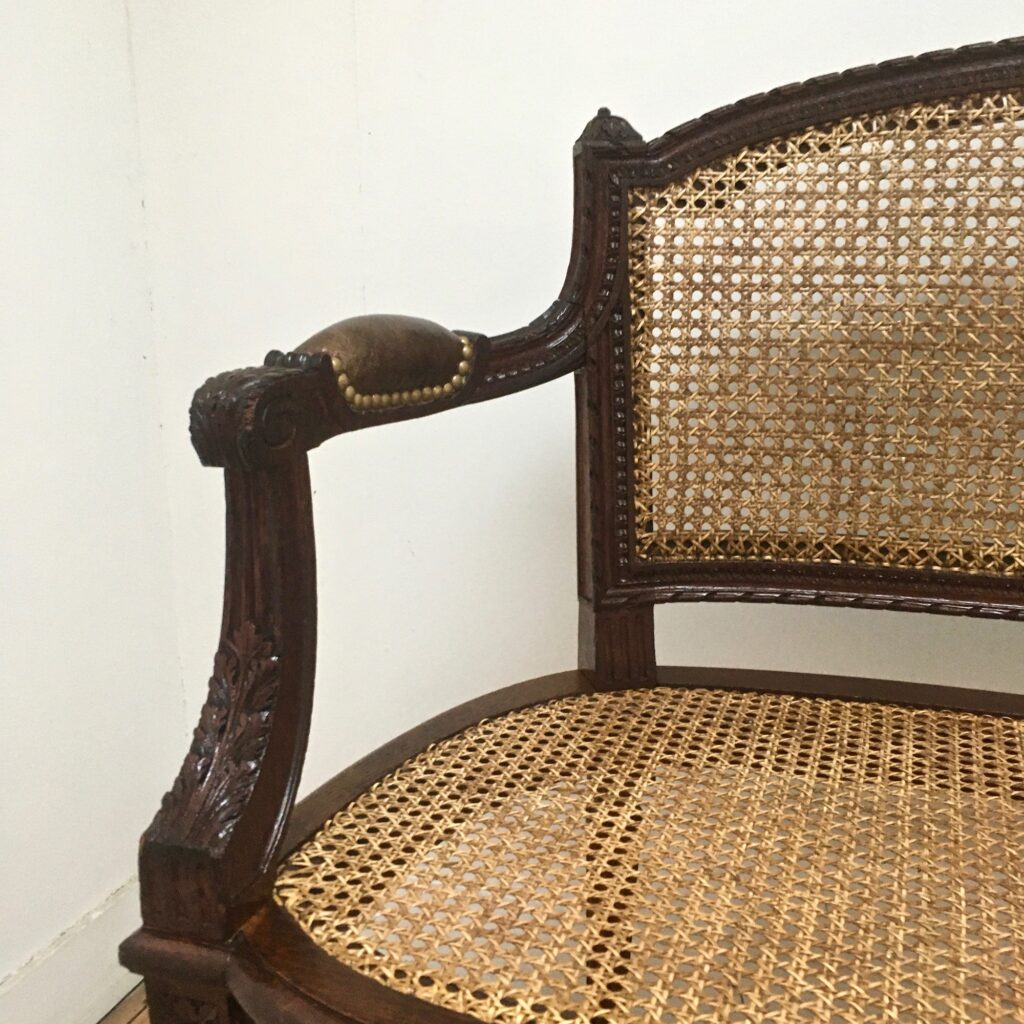 Banquette_Louis-XVI_Maison_LIedekerke_maison-lk.com-3.jpg