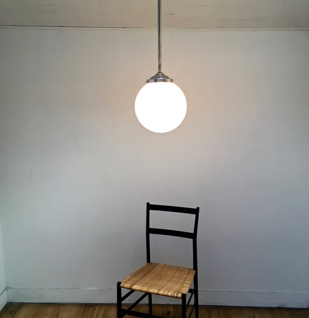 Boule-Opaline-50s-vue-allumee-_Maison_Liedekerke_maison-lk.jpg