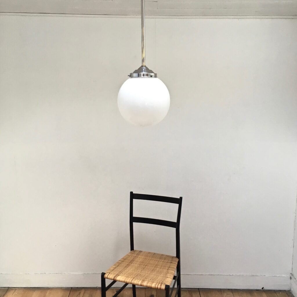 Boule-Opaline-50s-vue-eteinte-_Maison_Liedekerke_maison-lk.jpg