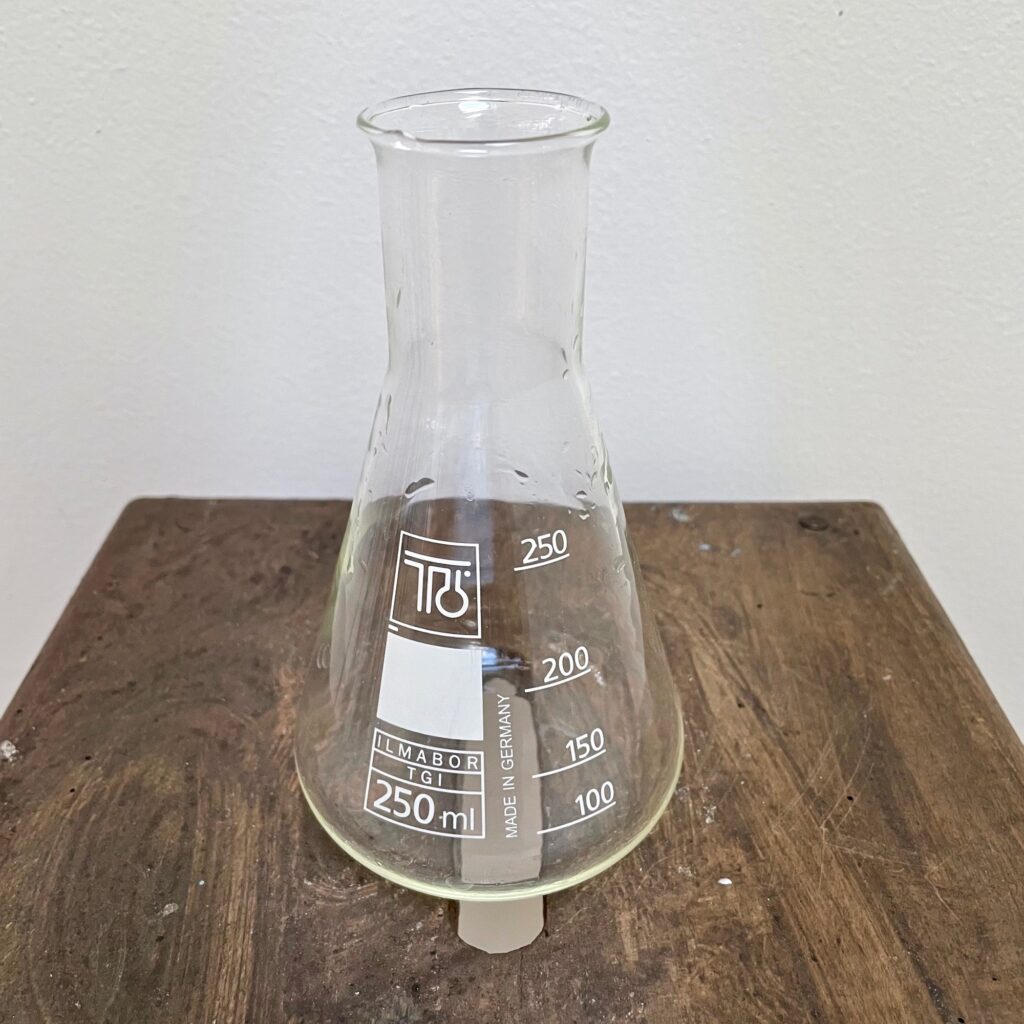 Carafe-de-chimie-250ml-Maison-Liedekerke_2.jpg