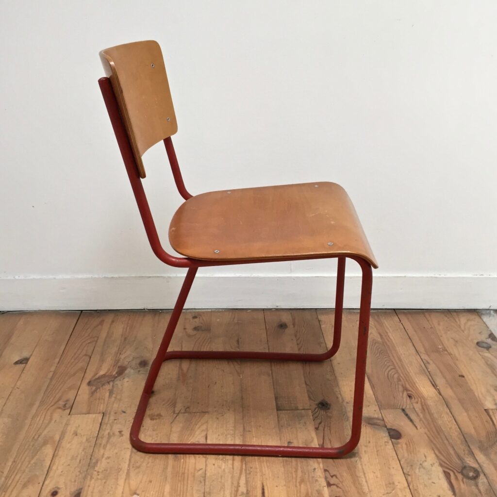Chaise_rouge_pieds_tubes_Maison_Liedekerke_maison-lk.com-8.jpg