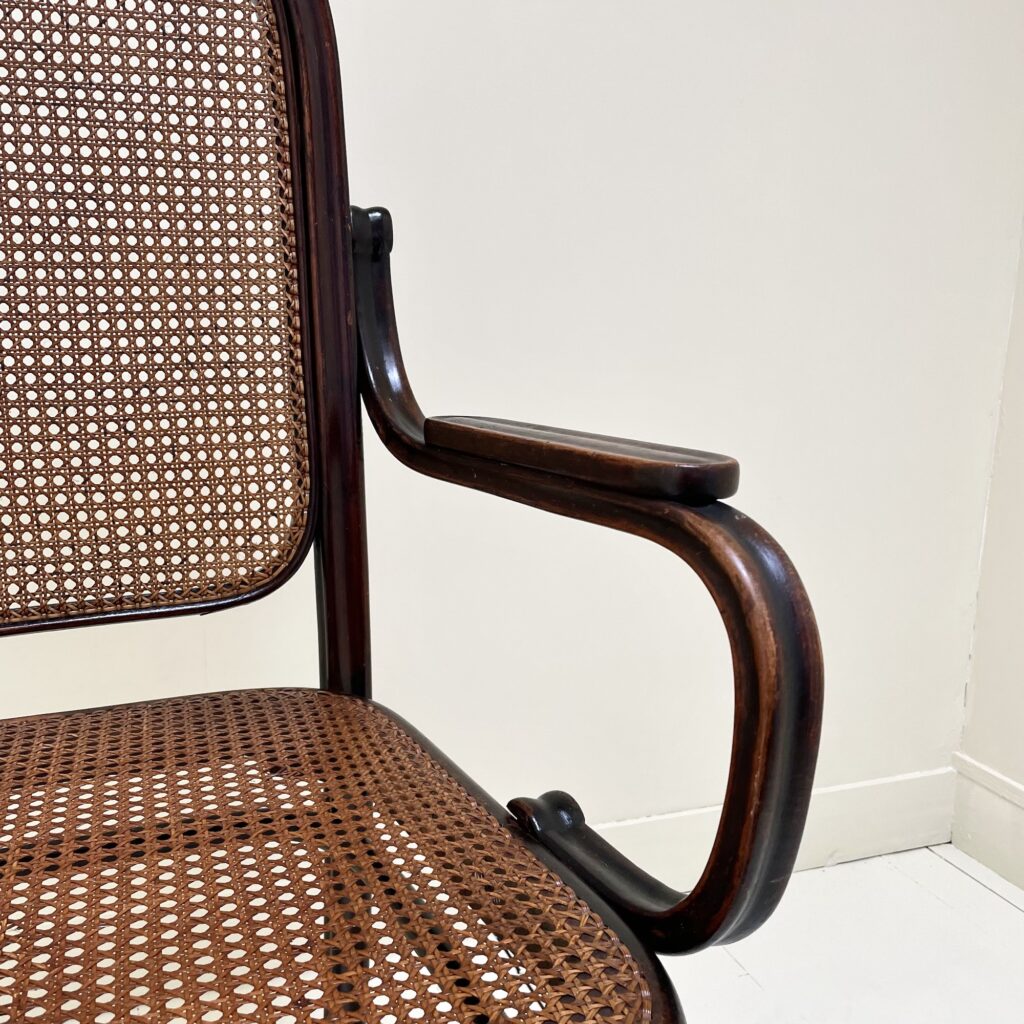Fauteuil_Thonet_1032_Noyer_Canne_1914_Maison_liedekerke_LK_5.jpeg
