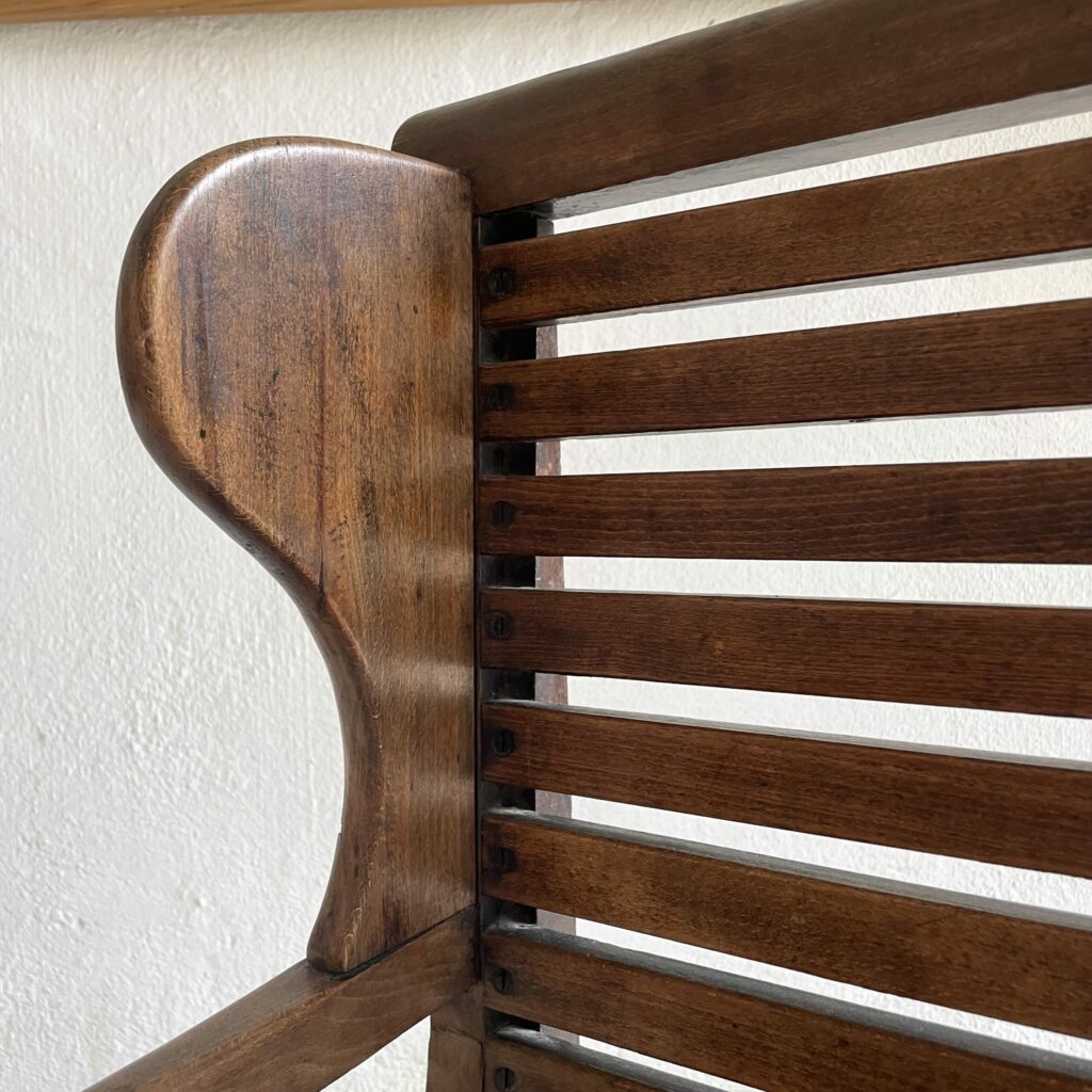 Fauteuil_enfant_oreille_bois_maison_liedekerke_LK_6-scaled-1.jpeg