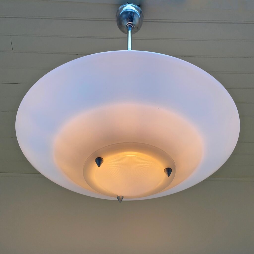 Grande_Suspension_Holophane_PA300_Opaline_verre_maison_liedekerke_LK_10.jpg