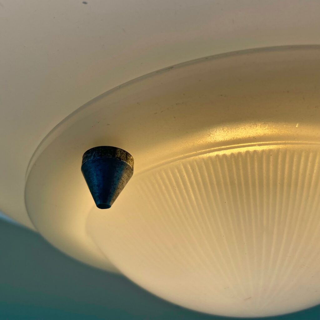 Grande_Suspension_Holophane_PA300_Opaline_verre_maison_liedekerke_LK_11.jpg