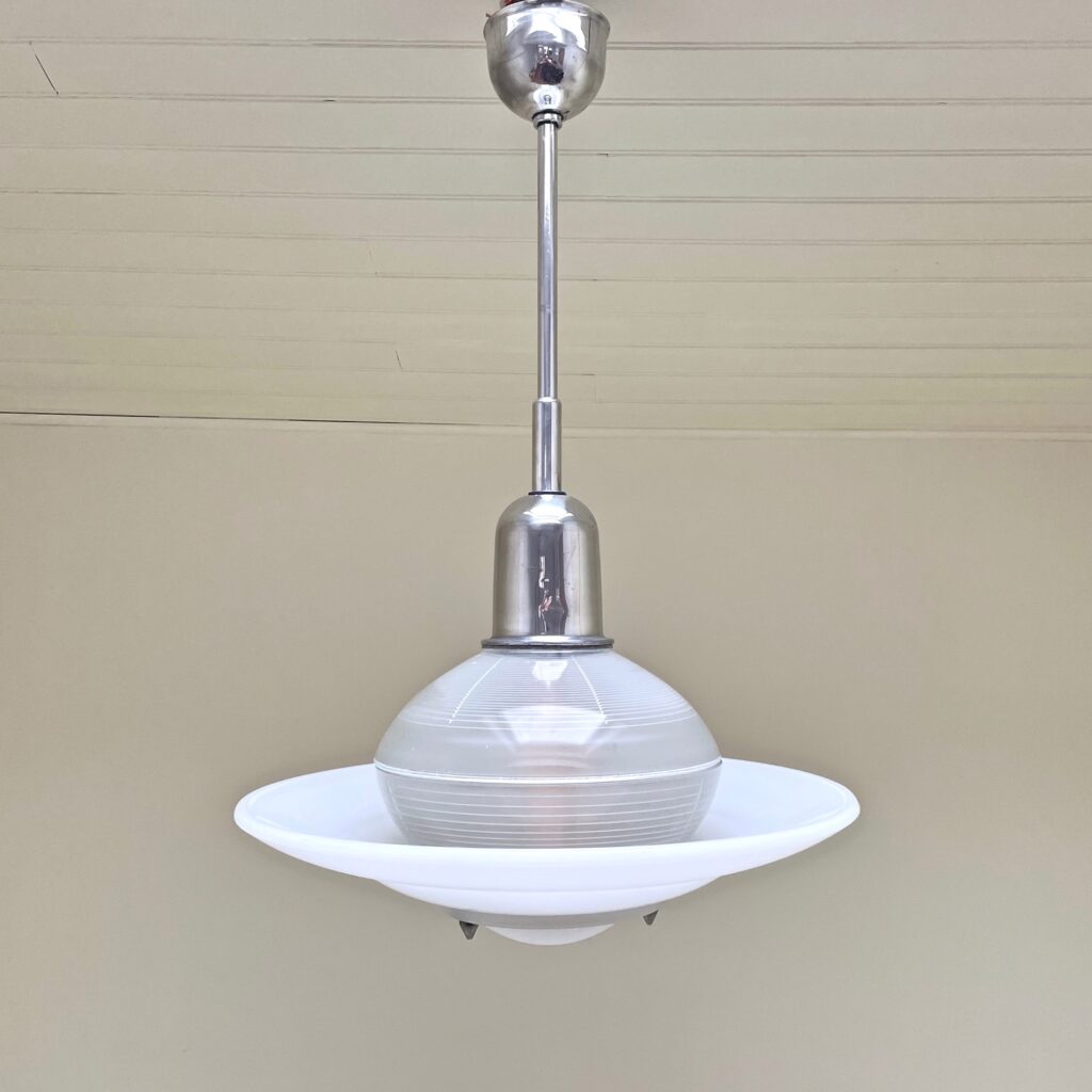 Grande_Suspension_Holophane_PA300_Opaline_verre_maison_liedekerke_LK_2.jpg
