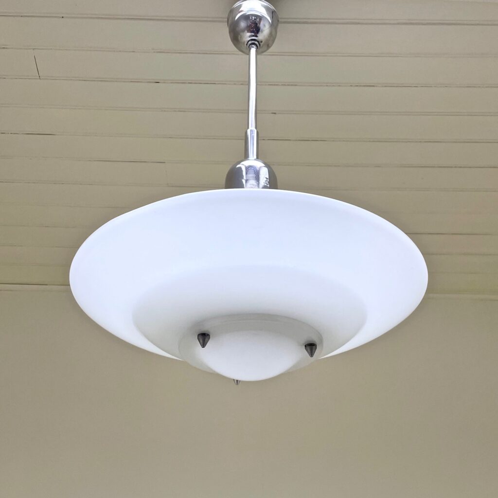 Grande_Suspension_Holophane_PA300_Opaline_verre_maison_liedekerke_LK_3.jpg