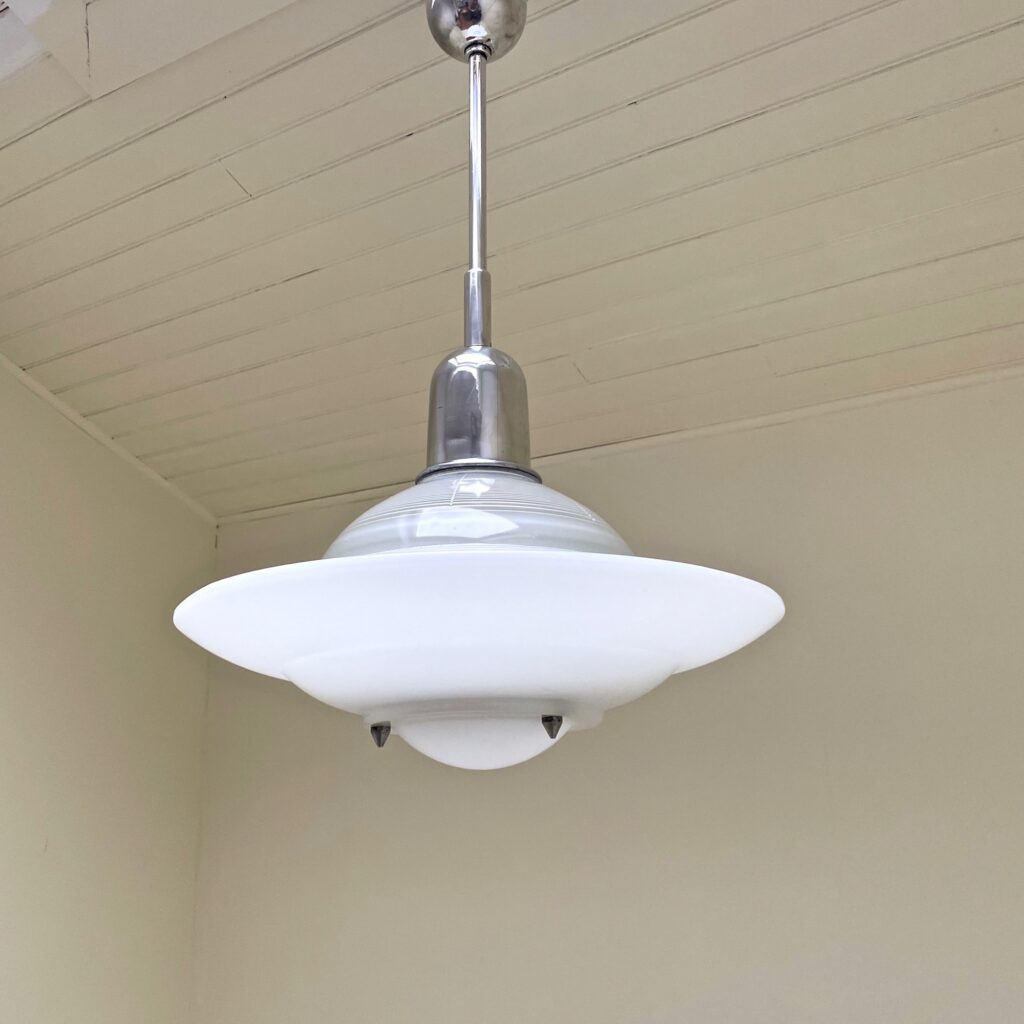 Grande_Suspension_Holophane_PA300_Opaline_verre_maison_liedekerke_LK_5.jpg