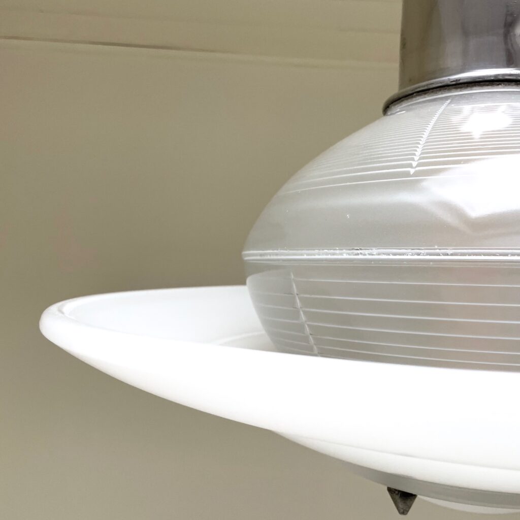 Grande_Suspension_Holophane_PA300_Opaline_verre_maison_liedekerke_LK_8.jpg