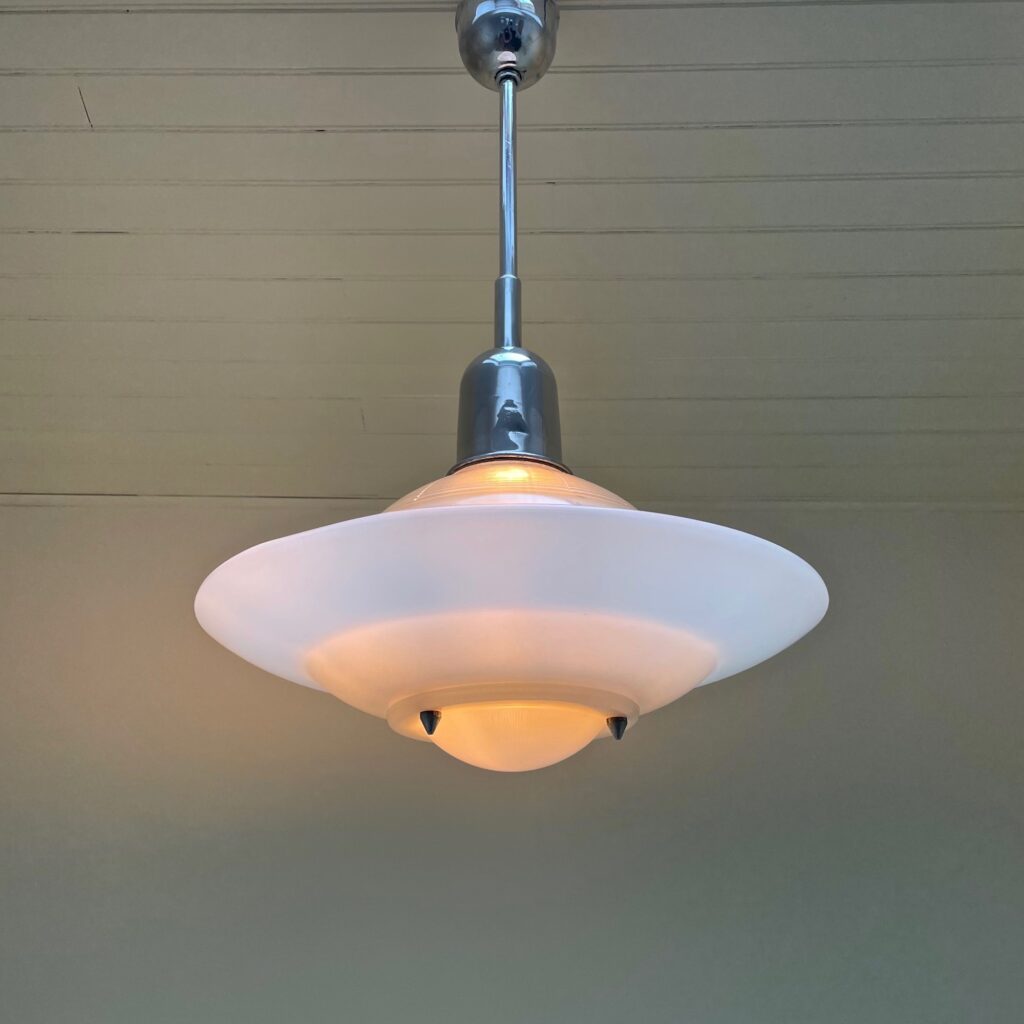 Grande_Suspension_Holophane_PA300_Opaline_verre_maison_liedekerke_LK_9.jpg