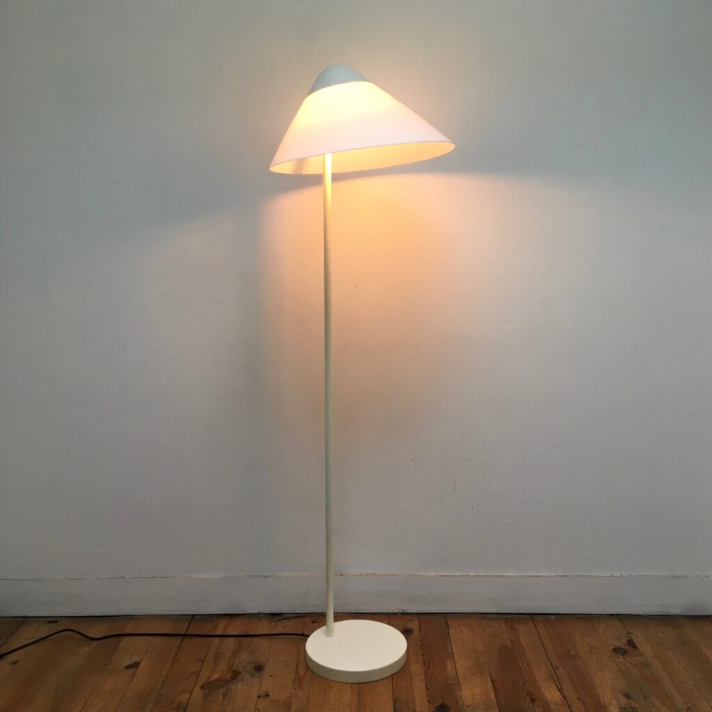 Lampadaire_OPALA_blanc_Wegner_Poulsen_Maison_Liedekerke_maison-lk-3.jpg