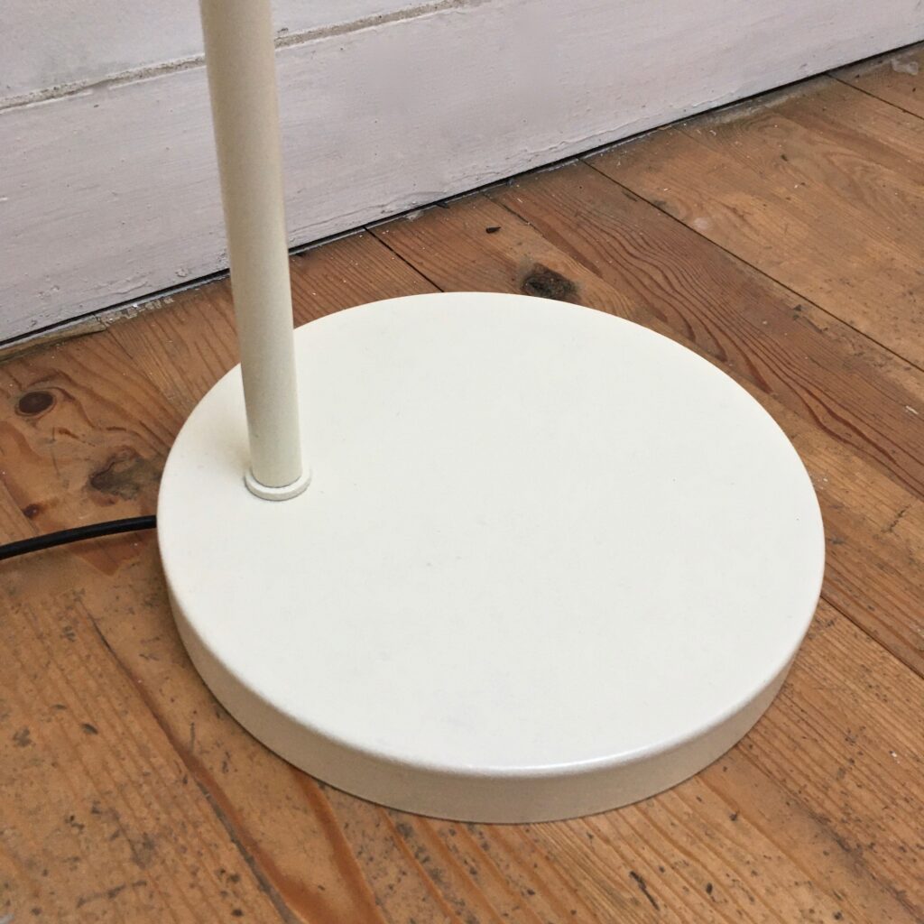 Lampadaire_OPALA_blanc_Wegner_Poulsen_Maison_Liedekerke_maison-lk-5.jpg