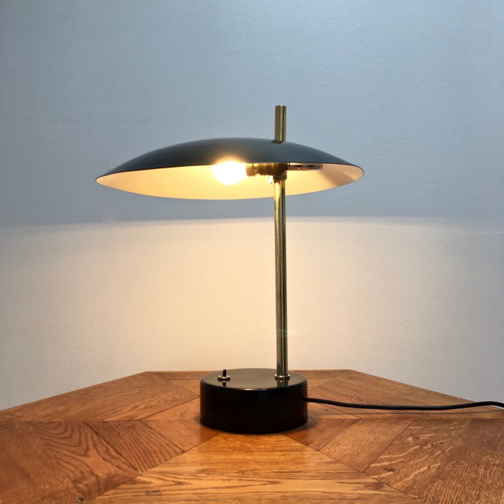 Lampe-de-bureau_modele-1013_Pierre-DISDEROT_Maison_Liedekerke_maison-lk.com-4.jpg