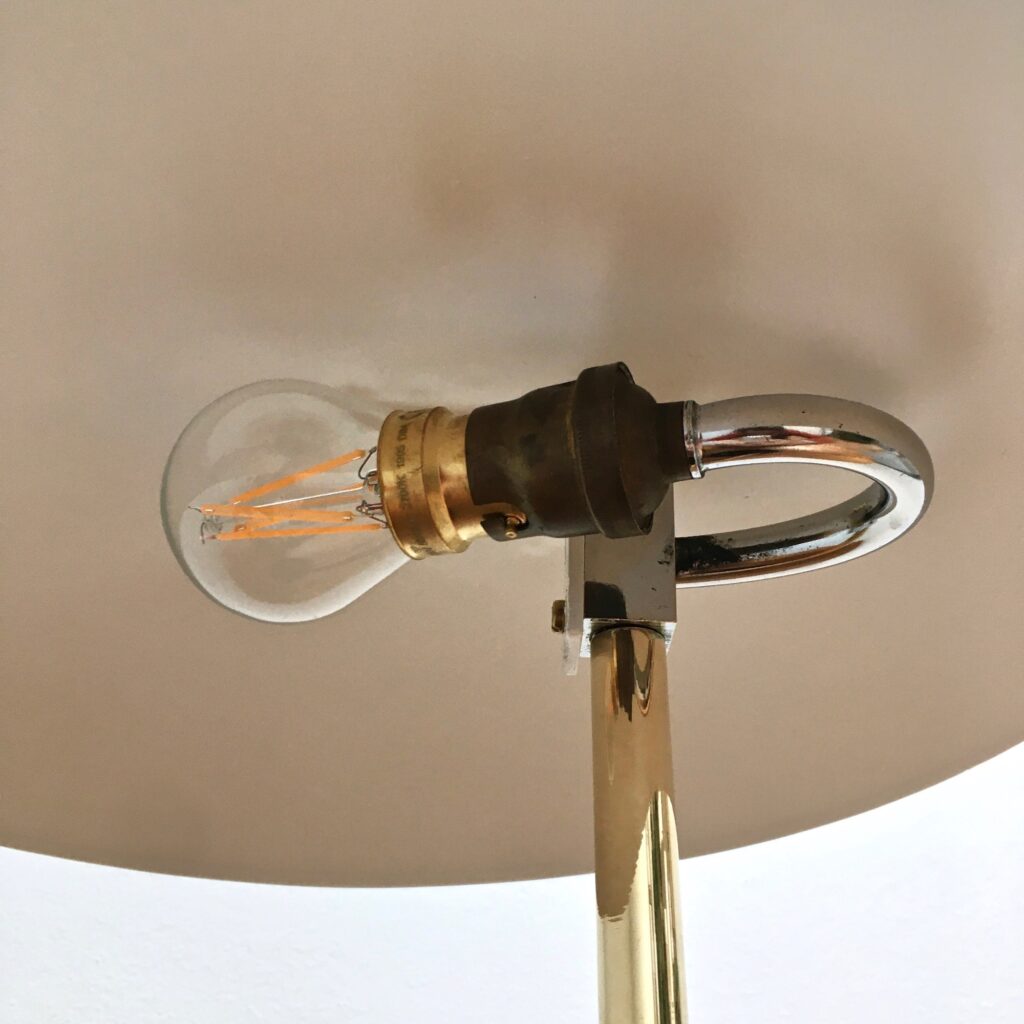 Lampe-de-bureau_modele-1013_Pierre-DISDEROT_Maison_Liedekerke_maison-lk.com-6.jpg