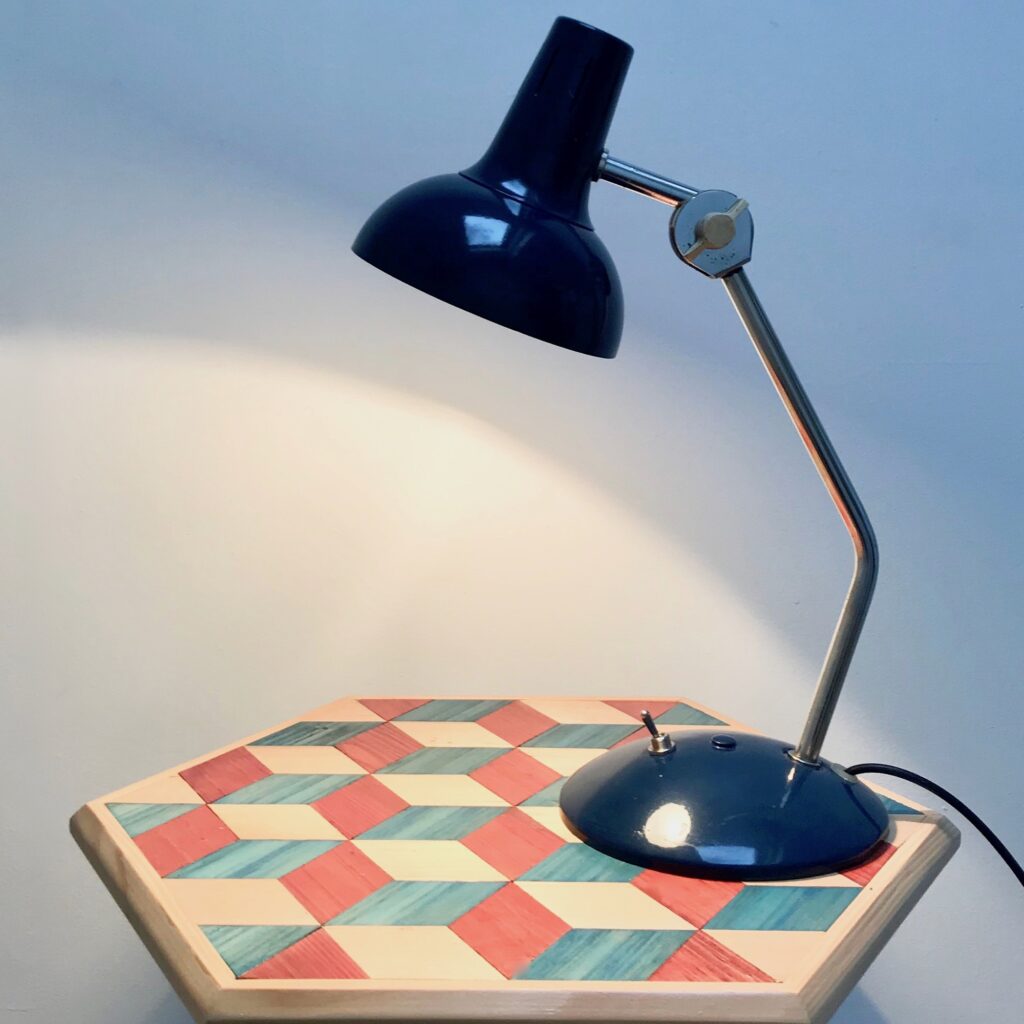 Lampe_bureau_articulee_bleu-acier_Maison_Liedekerke_LK_3.jpg