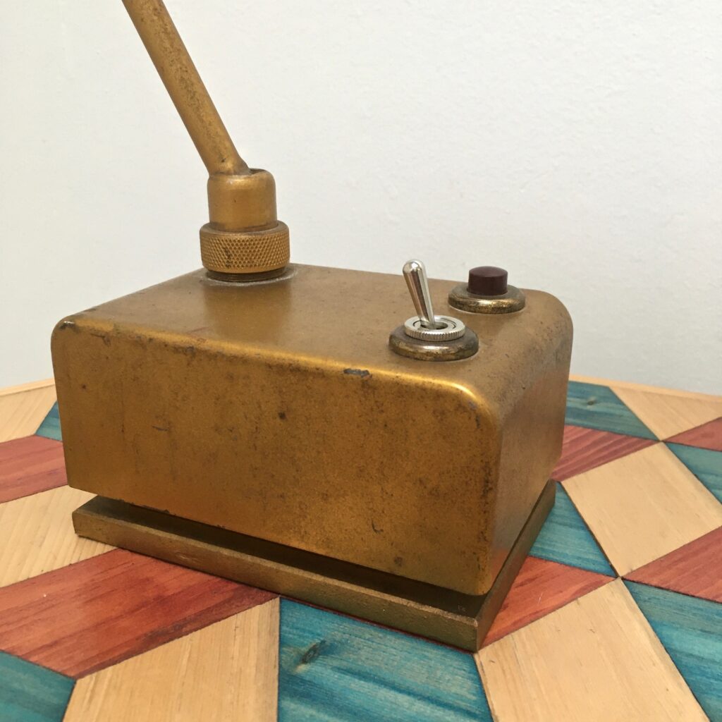 Lampe_bureau_articulee_mazdafluor_LB16_1950_MaisonLiedekerke_maison-lk.com-1.jpg