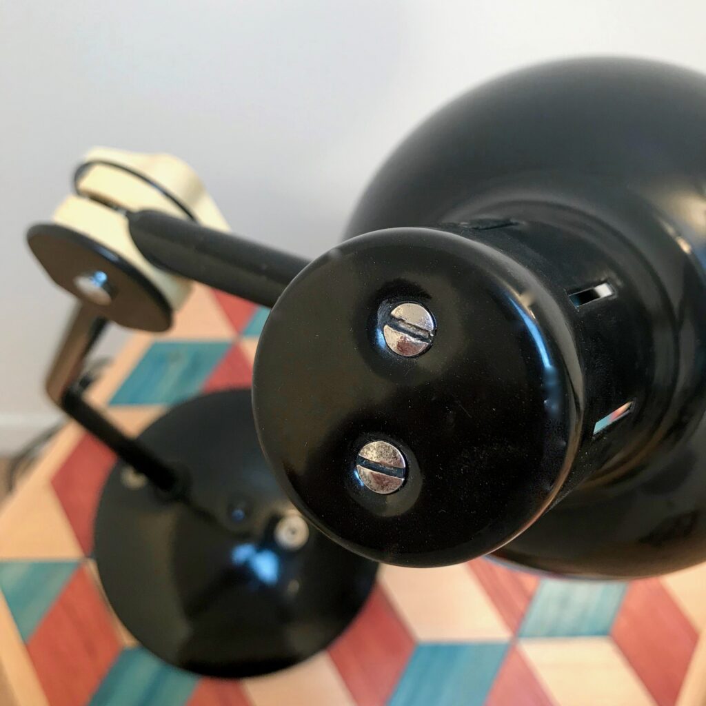 Lampe_bureau_articulee_noire_Maison_Liedekerke_LK_2.jpg