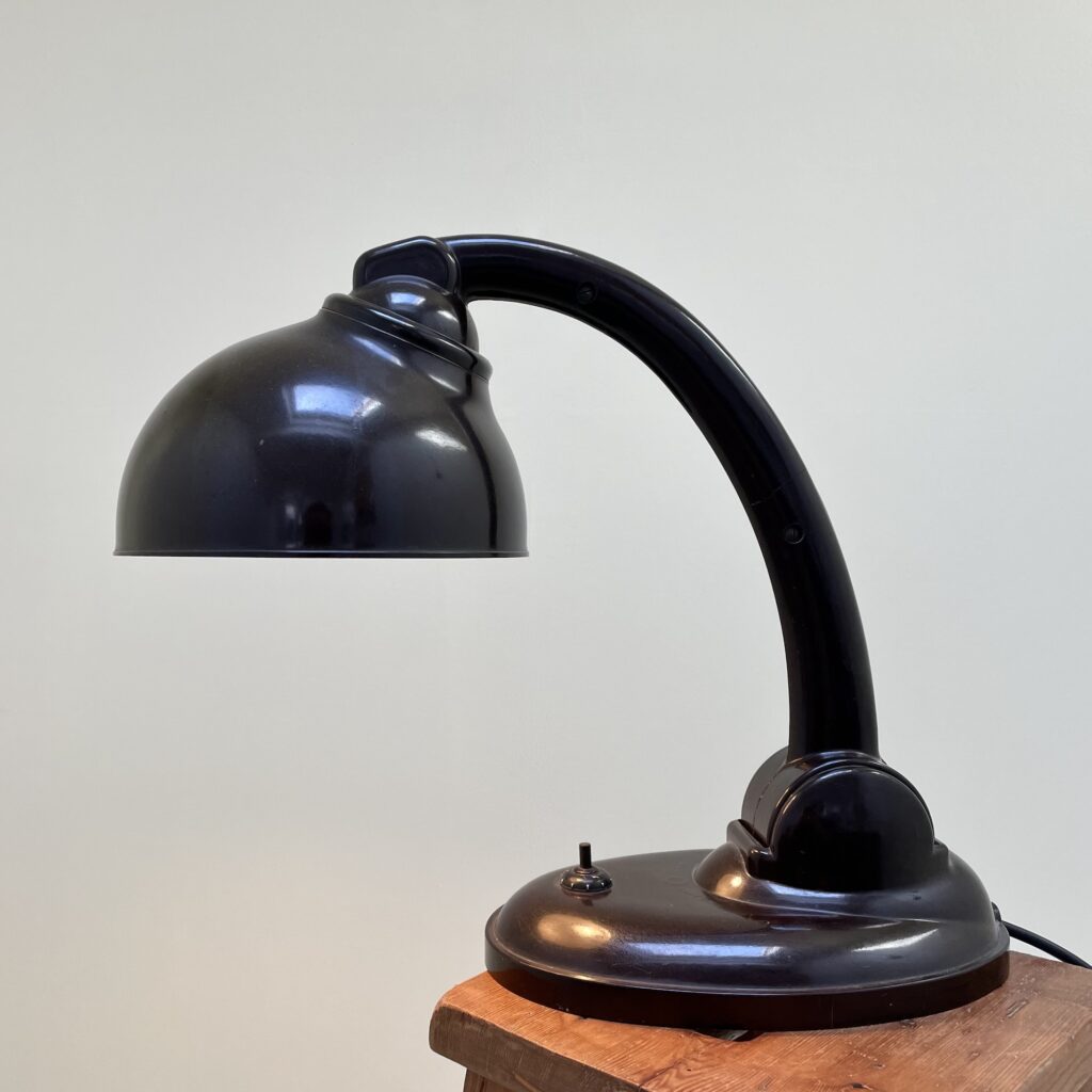 Lampe_bureau_bakelite_Eric_kirkman_Cole_maison_liedekerke_LK_2.jpeg
