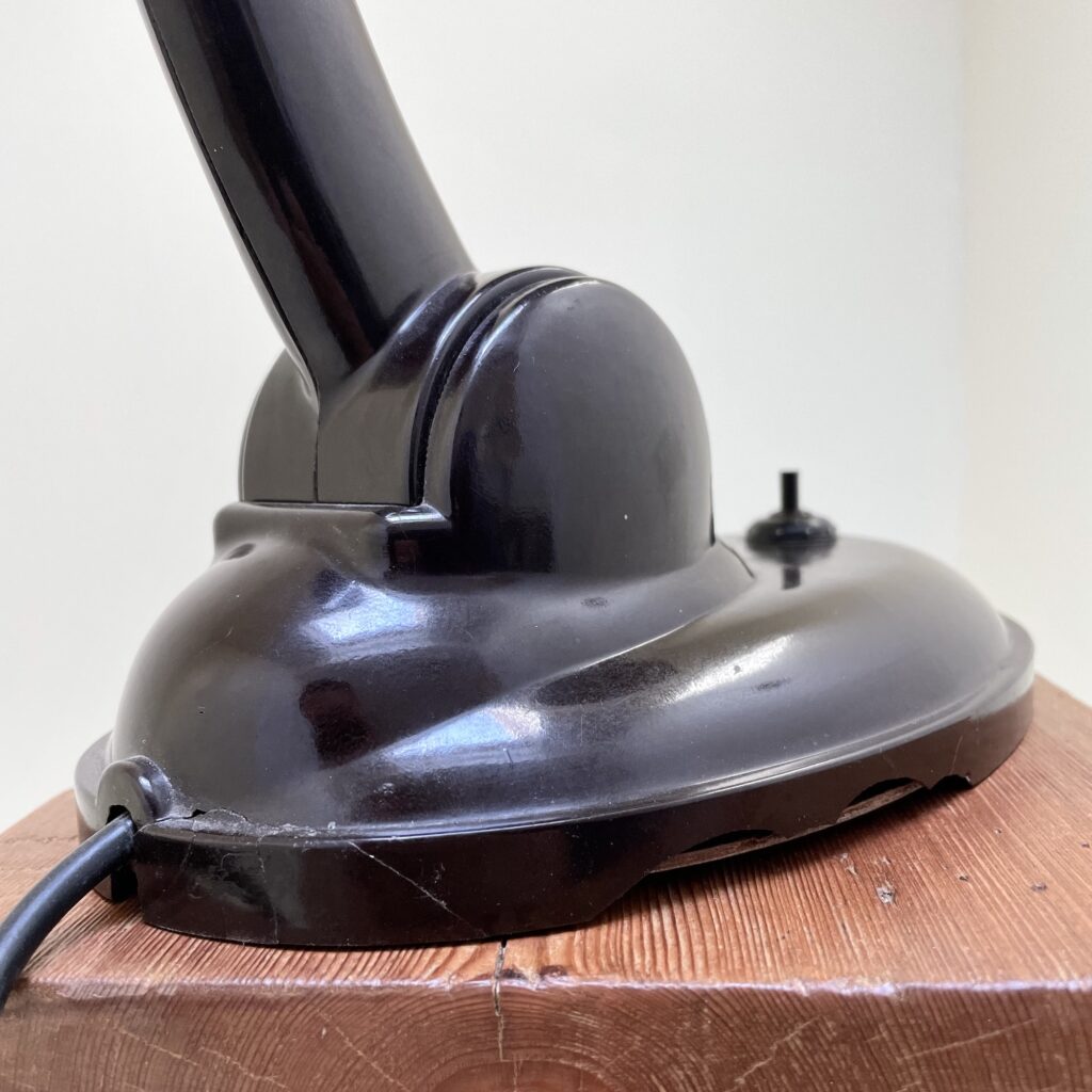 Lampe_bureau_bakelite_Eric_kirkman_Cole_maison_liedekerke_LK_5.jpeg