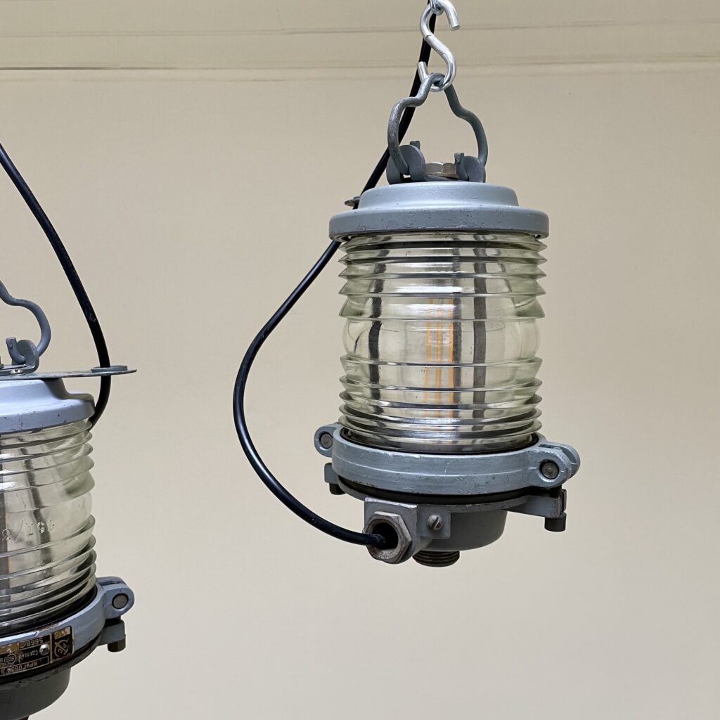 Lampe_suspension_bateau_naval_maritime_industriel_coursive_maison_liedekerke_LK_4.jpeg
