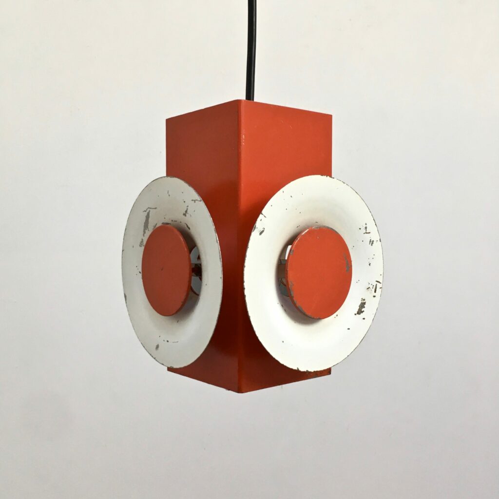 Lot_3_suspensions_orange_70_Maiosn_Liedekerke_maison-lk_4-scaled-1.jpg
