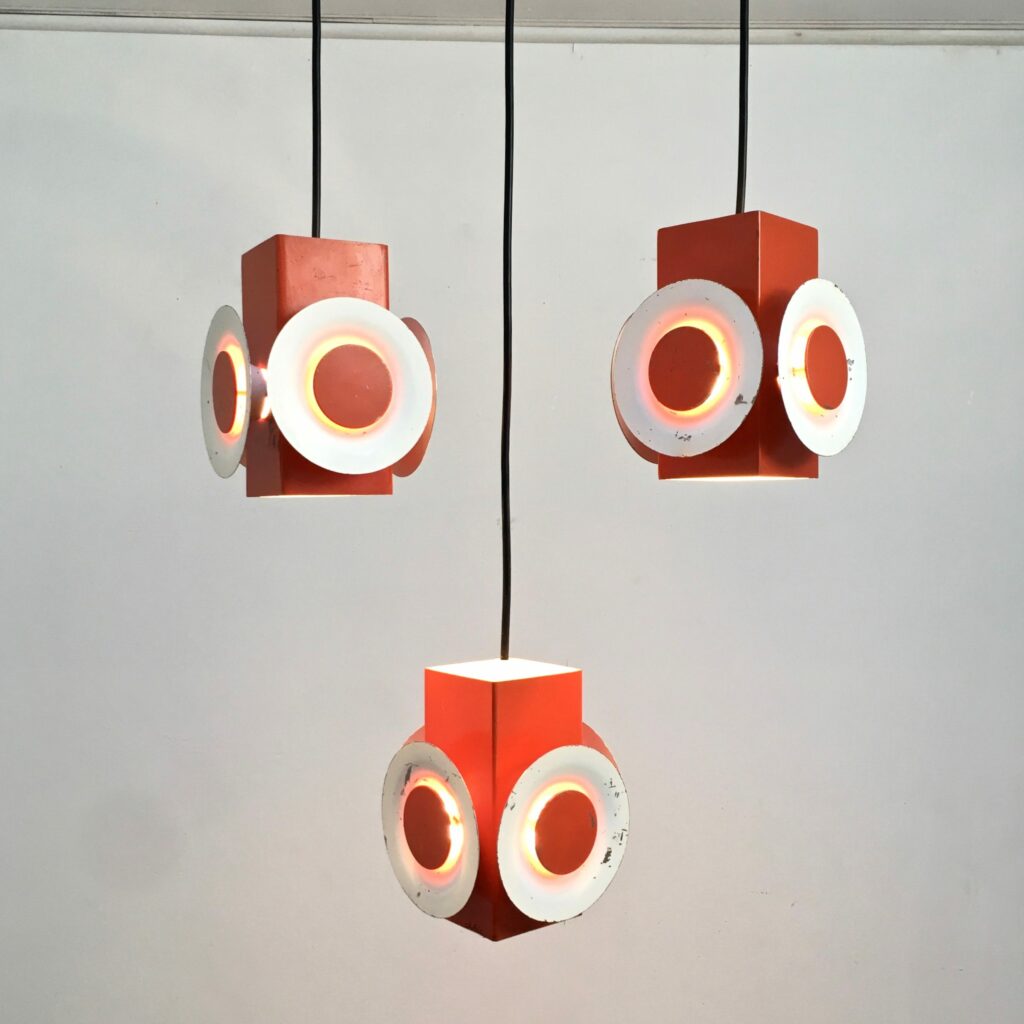 Lot_3_suspensions_orange_70_Maison_Liedekerke_maison-lk_1-scaled-1.jpg