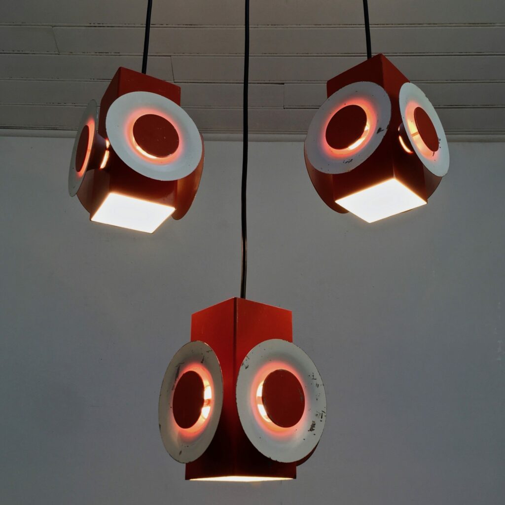 Lot_3_suspensions_orange_70_Maison_Liedekerke_maison-lk_2-scaled-1.jpg