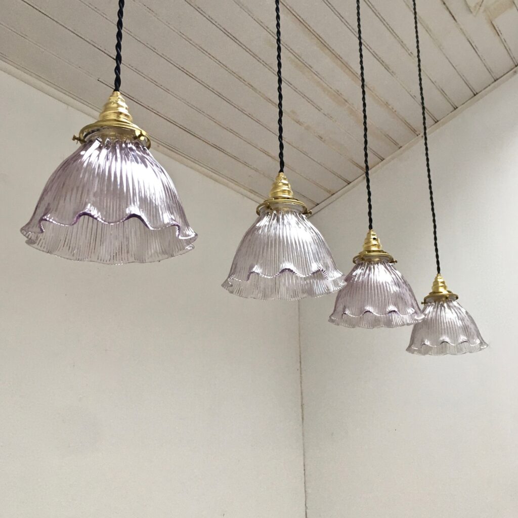 Lot_4_suspensions_cloche_irisee_Maison_Liedekerke_maison-lk.com-3.jpg