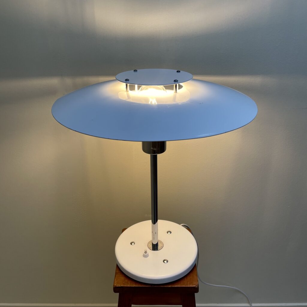 Luxo_borens_aurora_lampe_bureau_maison_liedekerke_LK_3.jpeg