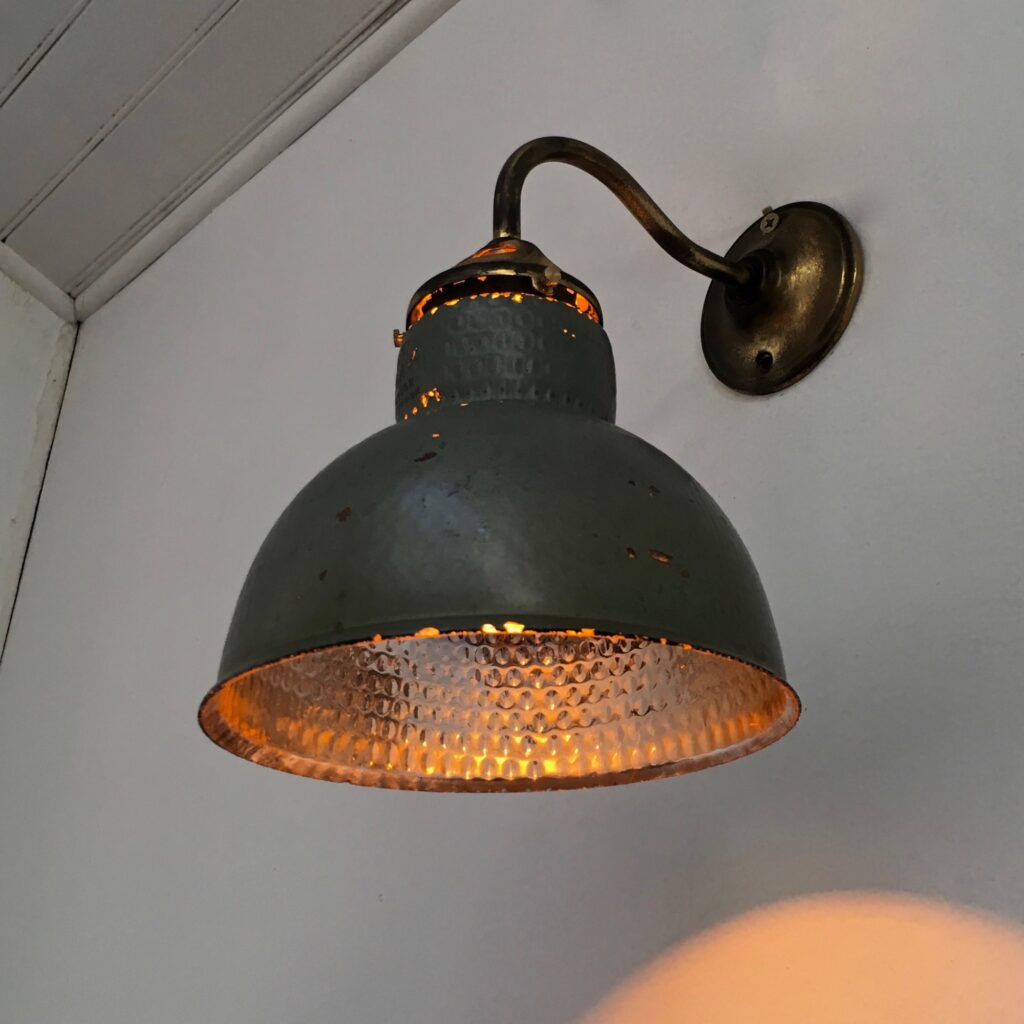 Paire-dappliques-verre-mercurise-ASTAX-vue-cote-allumee_Maison_Liedekerke_maison-lk.jpeg