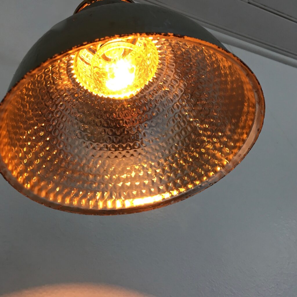Paire-dappliques-verre-mercurise-ASTAX-vue-dessous-allumee_Maison_Liedekerke_maison-lk.jpg